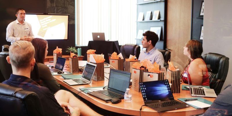 Découvrez comment la crise sanitaire a accentué la pénurie de talents dans la supply chain et explorez les stratégies pour attirer et fidéliser les collaborateurs qualifiés
